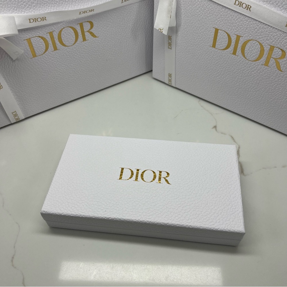 Dior Gift Set - Picture 3 of 4